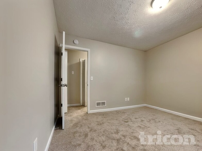 Building Photo - 3625 Cobblestone Dr