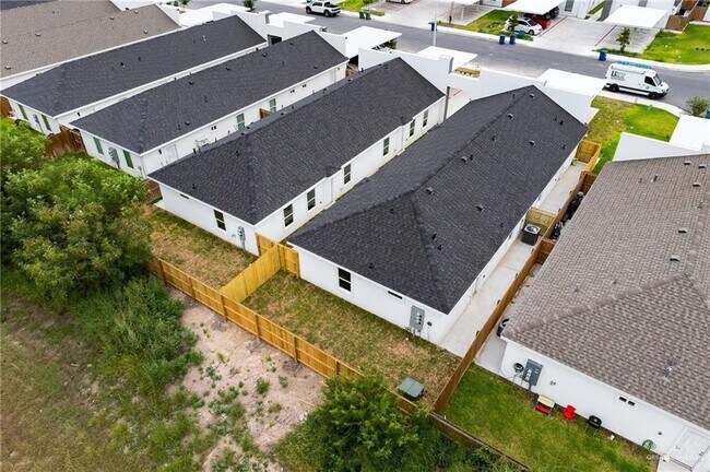 Building Photo - 428 Acacia St