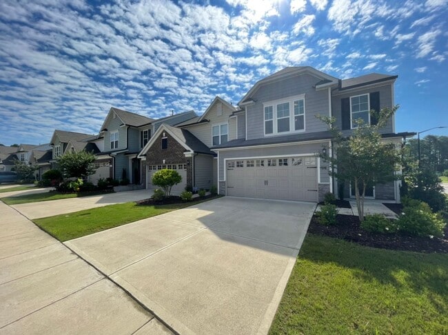 Building Photo - Like new 3 Bedroom townhouse with 2 car ga...