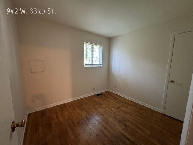 Building Photo - 942 W 33rd St