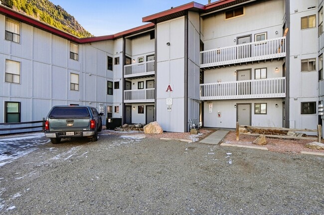 Building Photo - 1901 Clear Creek Dr