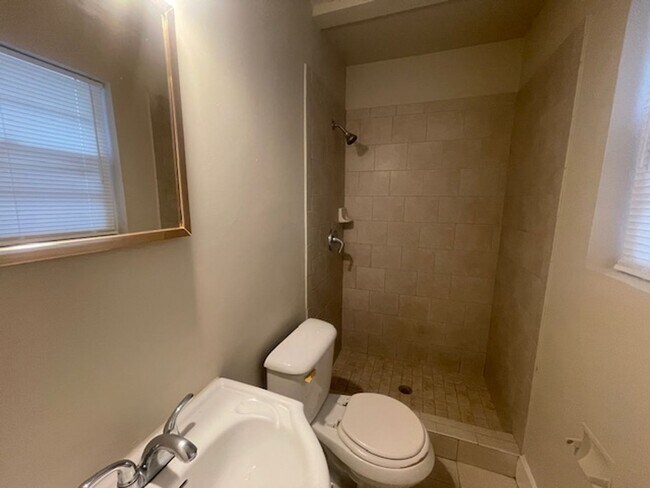 Building Photo - 504 Merrymont Dr
