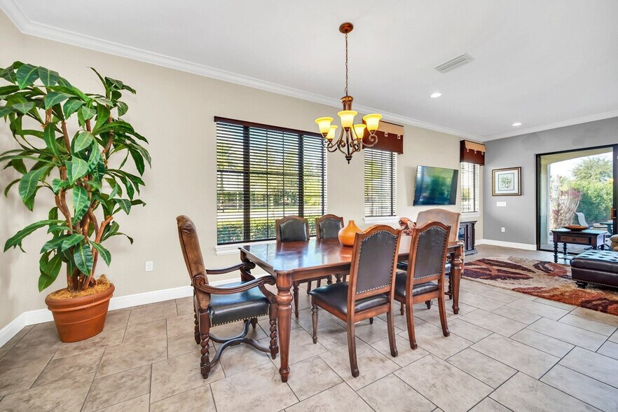 Building Photo - 970 Golden Bear Dr