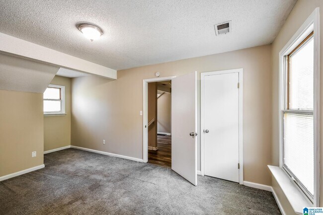 Building Photo - 2085 Edenwood Cir