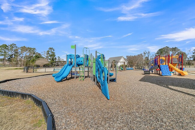 Building Photo - Modern Townhome in Prime Moncks Corner Loc...