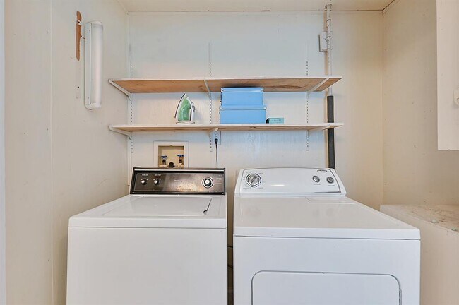 Building Photo - 809 S Coulter Dr