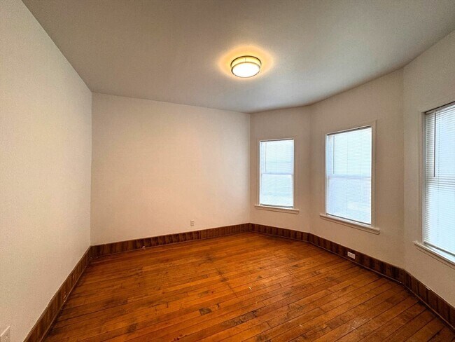 Building Photo - 9 Fairmont Pl