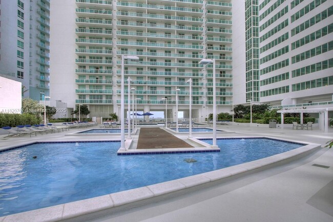 Building Photo - 1800 N Bayshore Dr