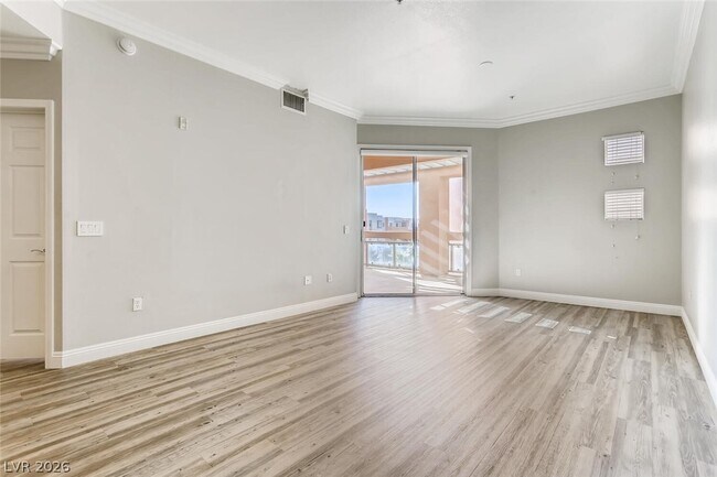 Building Photo - 19 E Agate Ave