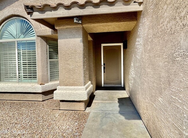 Building Photo - 12768 N Lantern Way
