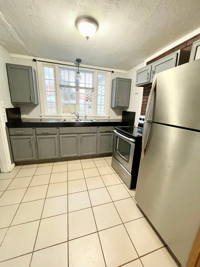 Building Photo - 2018 Clifton Ave