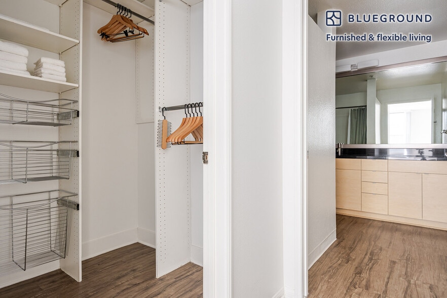 Building Photo - 13603 Marina Pointe Dr