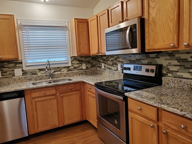 Building Photo - 814 Holly Farms Dr