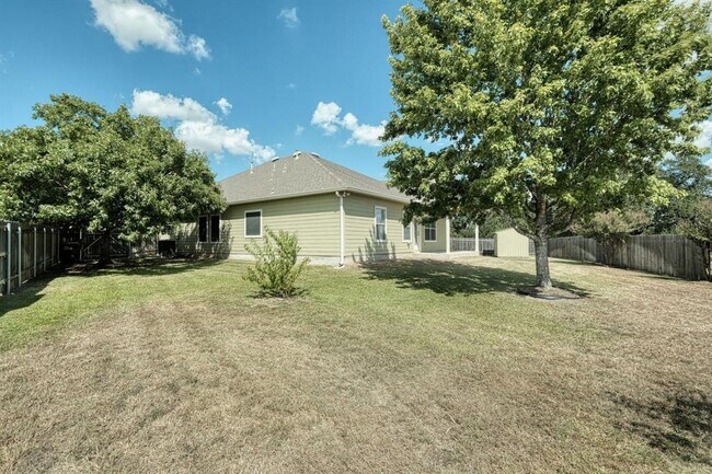 Building Photo - 811 Bedford Ct