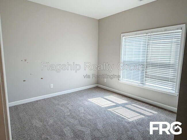 Building Photo - 103 Rolling Knoll Ct