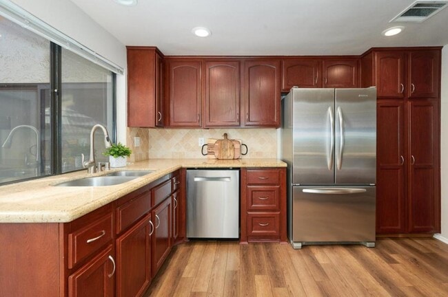 Building Photo - 667 Arroyo Oaks Dr