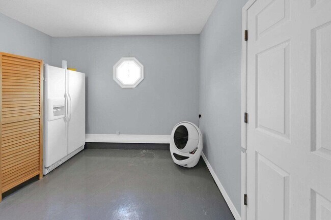 Building Photo - 2216 Calle De Pizzaro