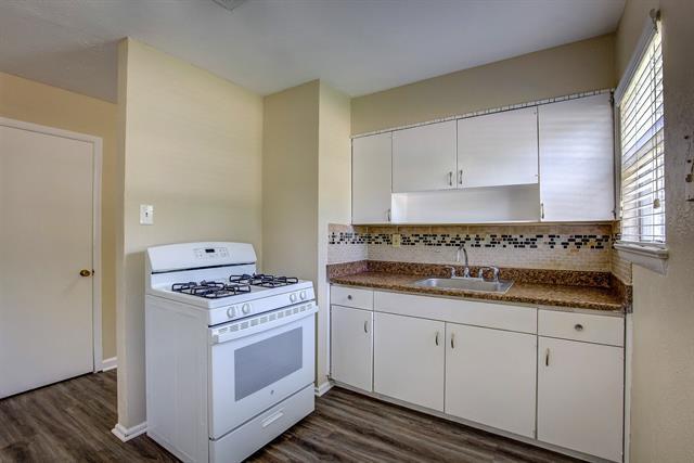 Building Photo - 820 Collin Dr