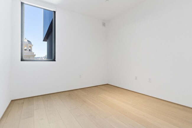 Building Photo - Bright 2 Bed, 2 Bath Condo with Modern Des...