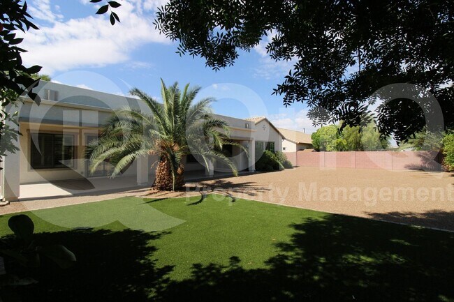 Building Photo - 2832 E Los Altos Rd