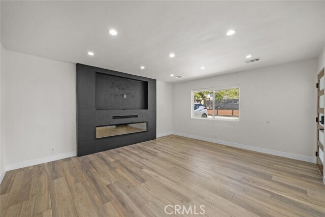 Building Photo - 10341 McClemont Ave