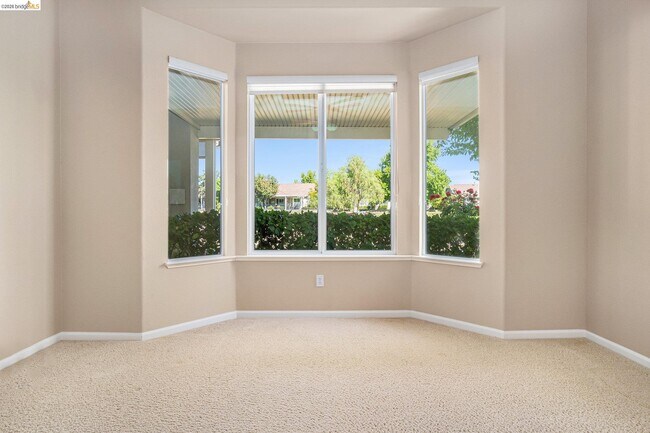 Building Photo - 599 Pomona Dr