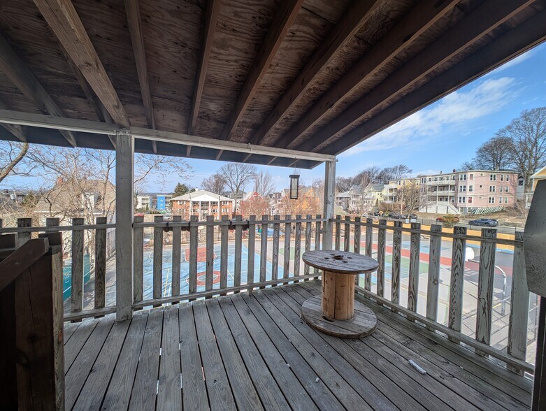 Building Photo - 5 Lowell Cir