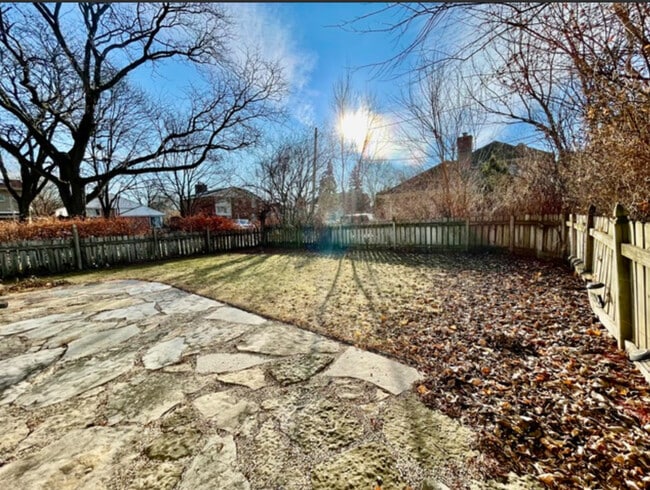 Building Photo - 3701 W North Shore Ave