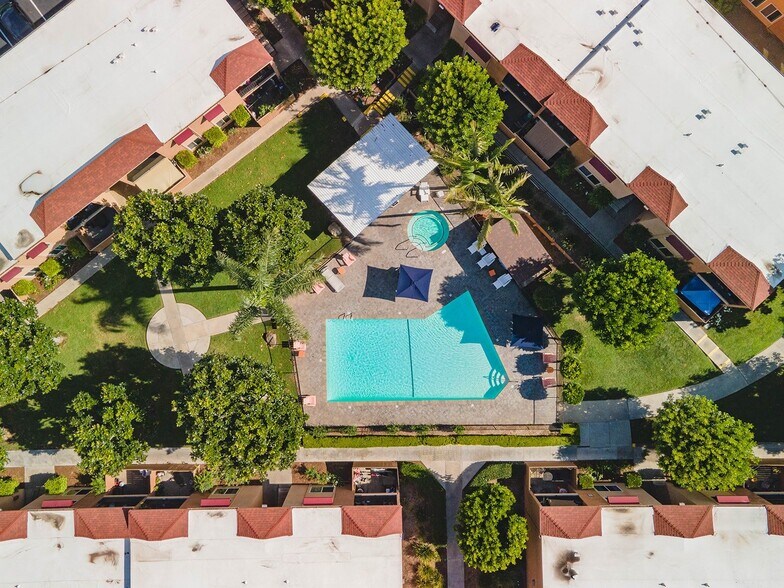 Building Photo - 1440 Oak Dr