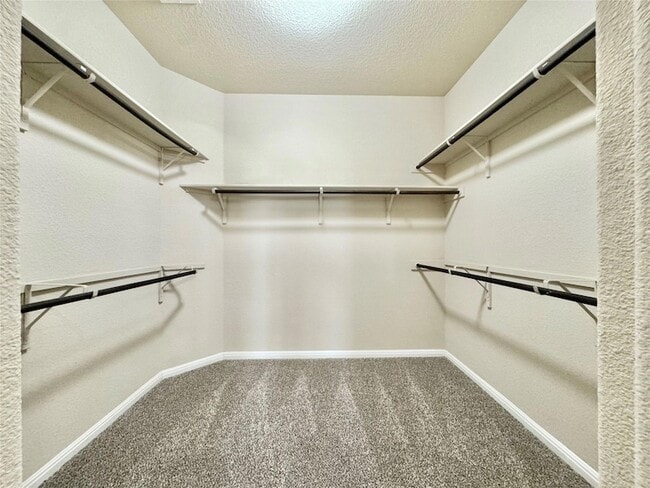 Building Photo - 401 Katmai Cir