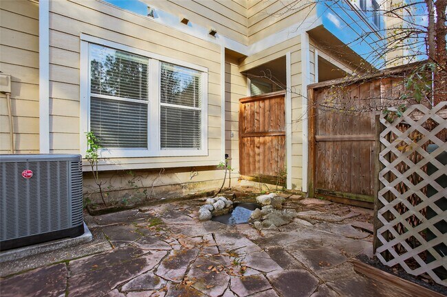 Building Photo - 15 S Avonlea Cir