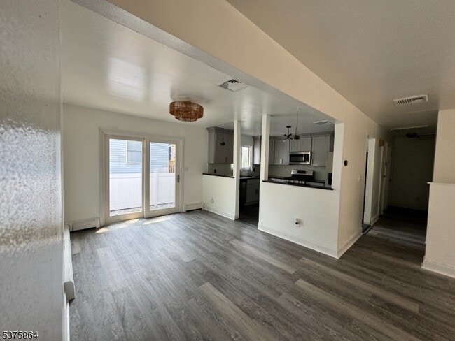 Building Photo - 37 Hazelview Ave