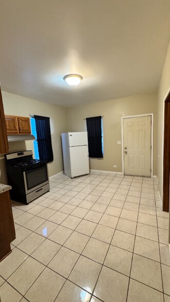 Building Photo - 1818 N Kedvale Ave