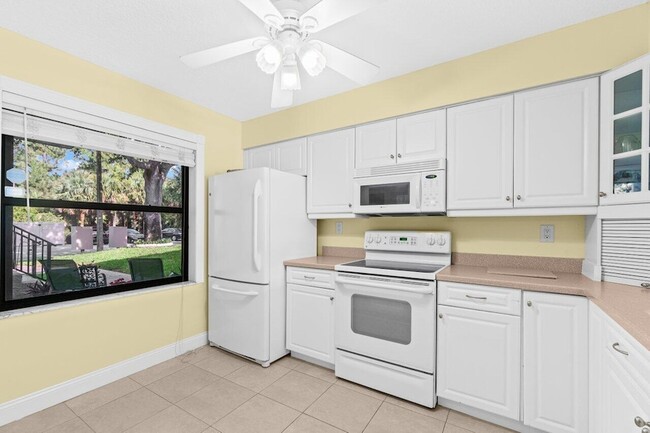 Building Photo - 1001 Sabal Ridge Cir