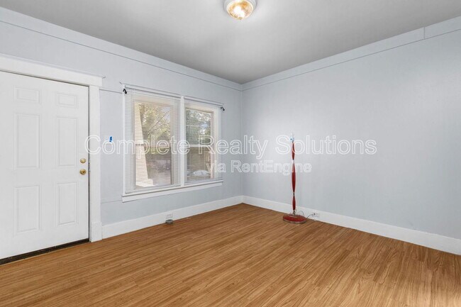 Building Photo - 8896 Alva Ave