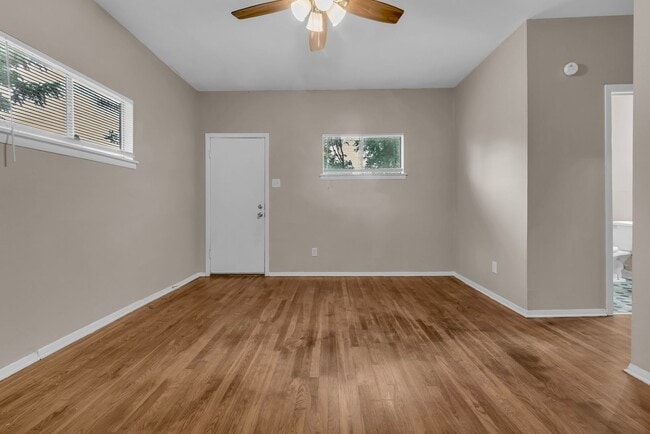 Building Photo - 342 N Claybrook St