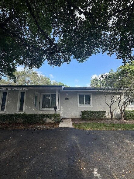 Building Photo - 12253 SW 82nd Ave