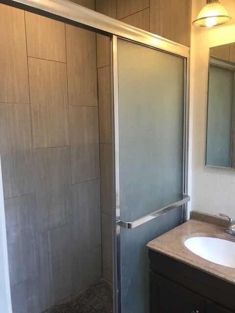 Building Photo - Single story 3 bed, 2 bath home with RV Ac...
