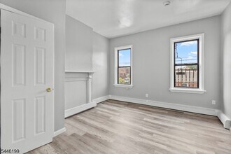 Building Photo - 9 E Monroe St