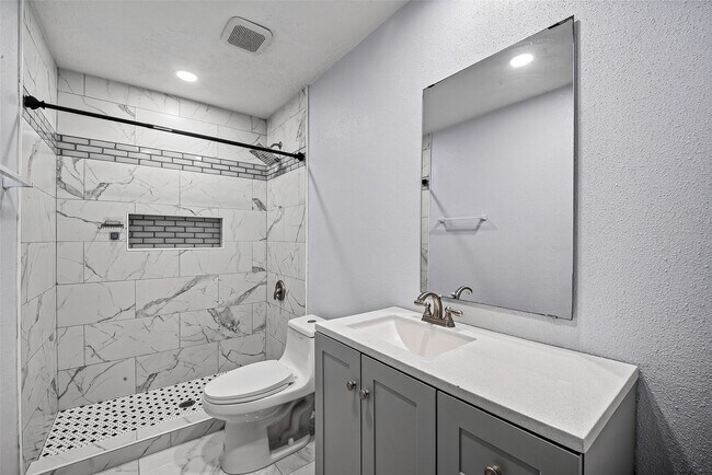 Building Photo - 10911 Pecan Dr
