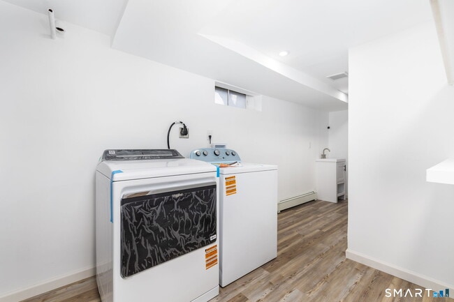 Building Photo - 555 Graham Rd