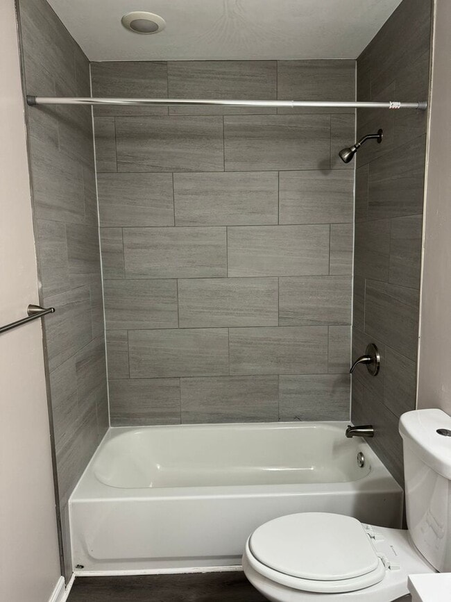 Building Photo - Beautifully Updated 2-Bedroom in Grove Park—Transit Access