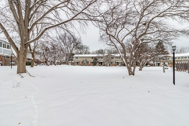 Building Photo - 416 Swallow Ln