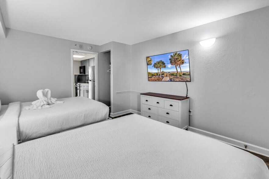 Building Photo - 2300 N Ocean Blvd