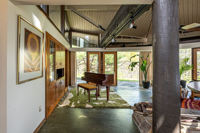 Building Photo - 1816 Bear Spgs Wy