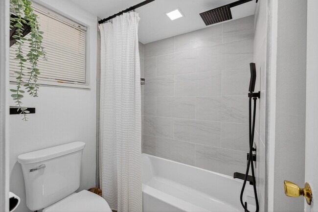 Building Photo - 9480 Tangerine Pl