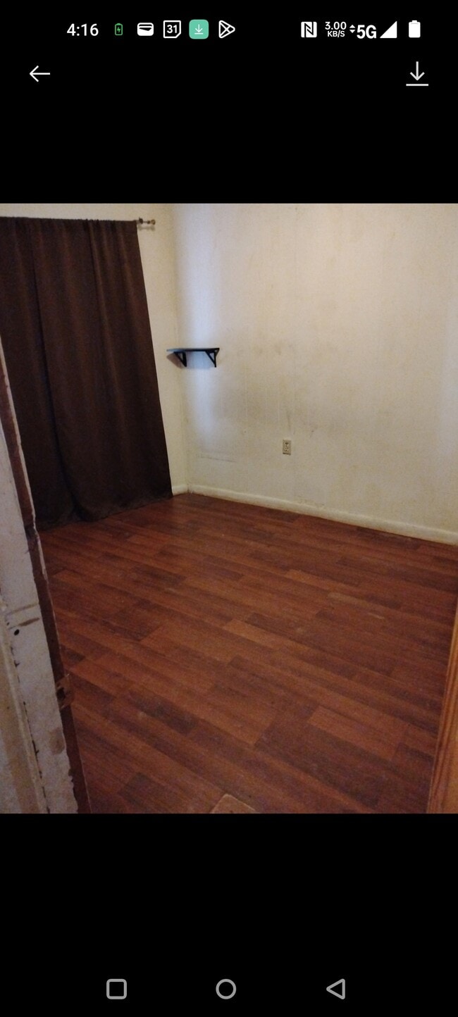 Building Photo - 4900 Parkview Dr