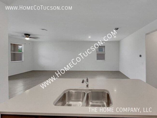 Building Photo - 5618 W Monterey Dr
