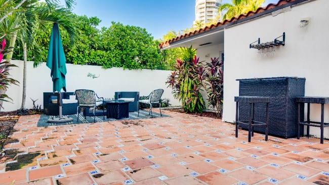 Building Photo - 33 SW 18th Terrace