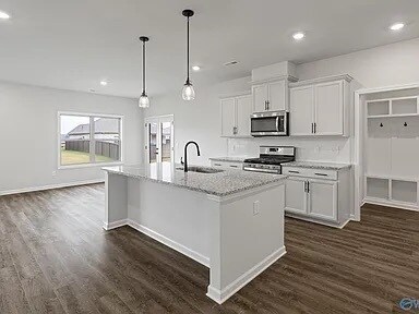 Building Photo - 113 Striker Ln